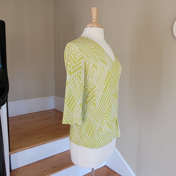 Tribal V-Neck Mock Cross Over Top. Size M - Picture 4 of 11